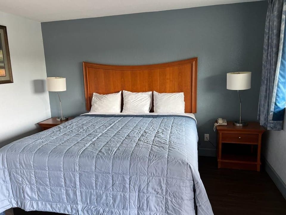 1 bedroom, desk, free WiFi, bed sheets