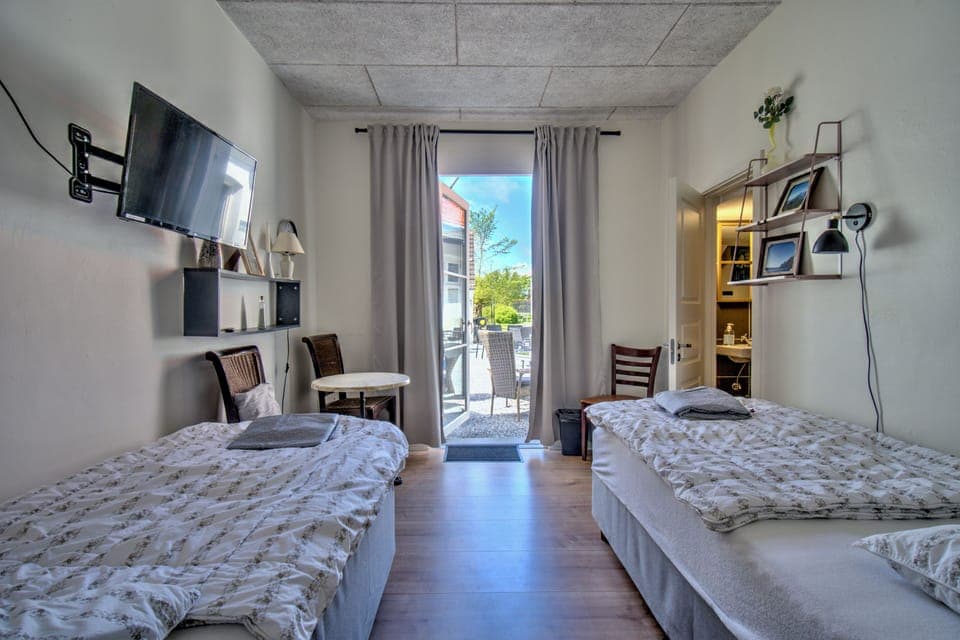 Basic Double Room | Soundproofing, free WiFi