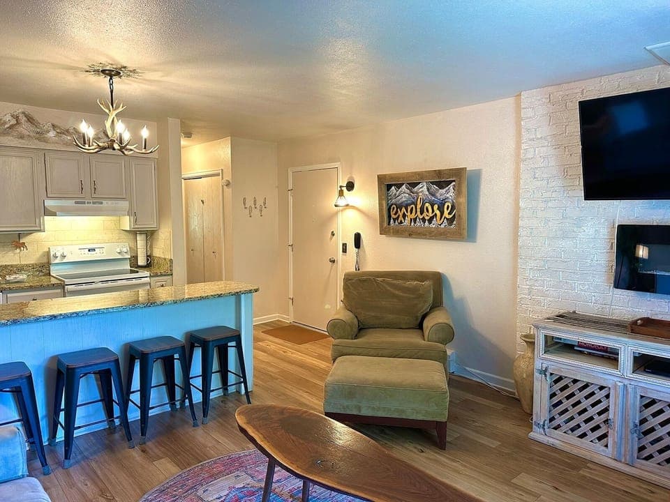 Condo, 1 Bedroom | Interior