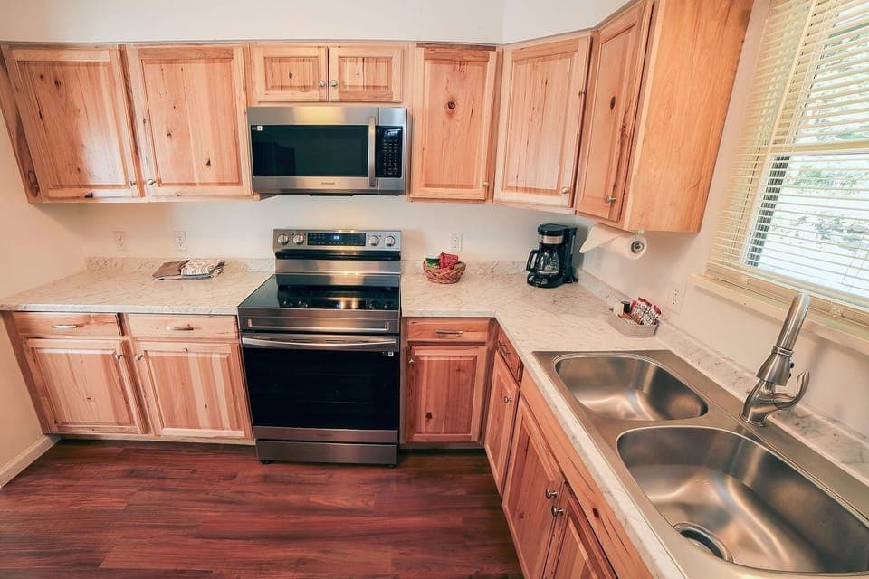 Condo, 2 Bedrooms | Private kitchen | Fridge, oven, coffee/tea maker, toaster