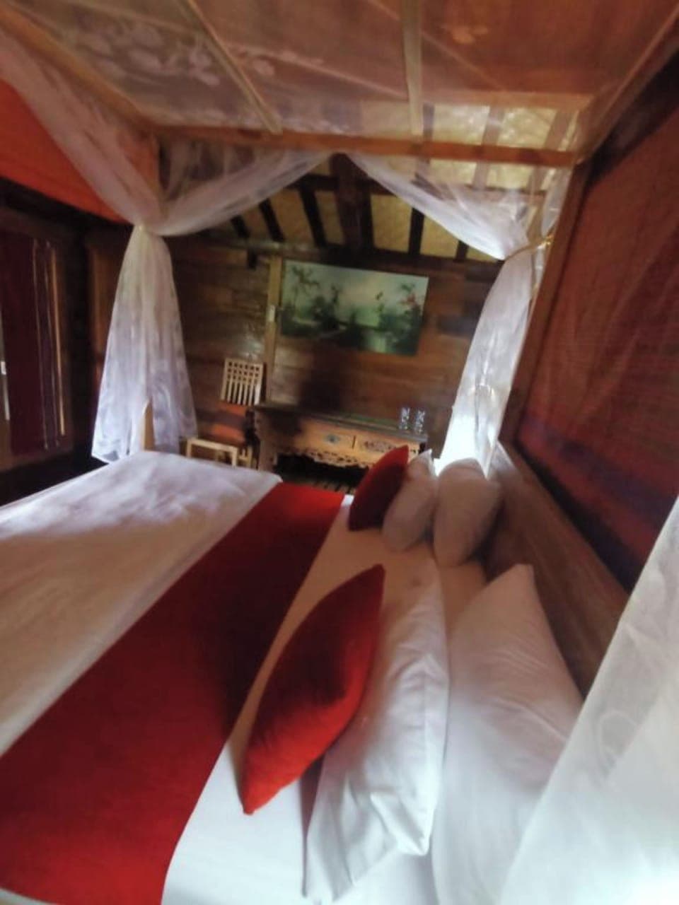 Standard Double Room | Desk, bed sheets