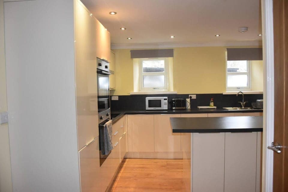 House | Private kitchen | Fridge, microwave, oven, stovetop