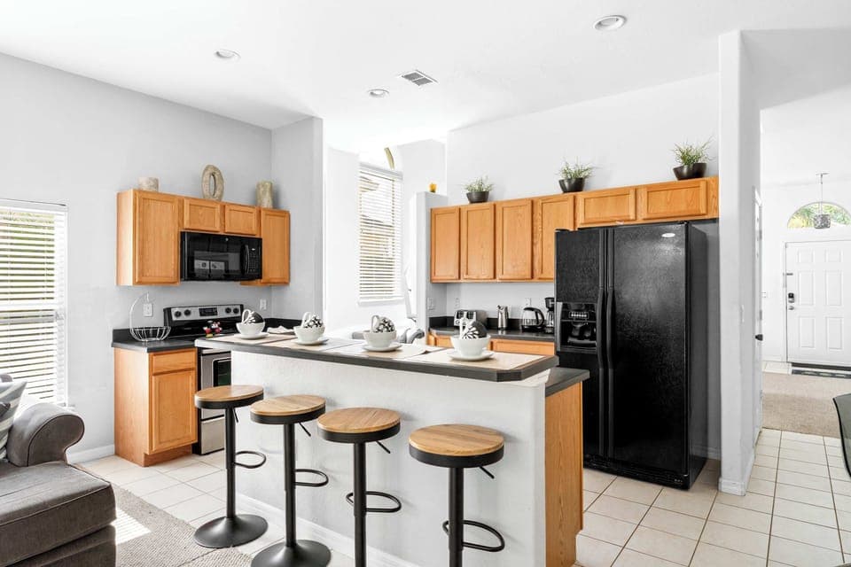 House, Multiple Beds, Pool Access, Garden View (Great Escape to Marbella South) | Private kitchen | Fridge, microwave, oven, stovetop