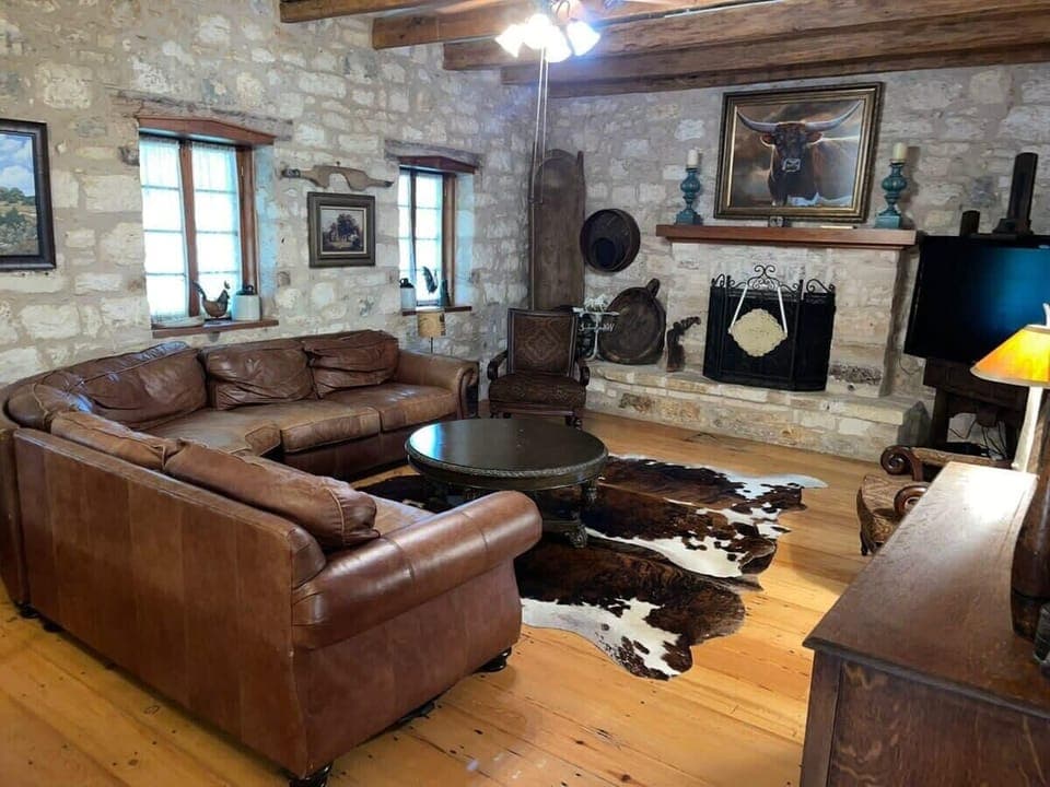 Spacious living room