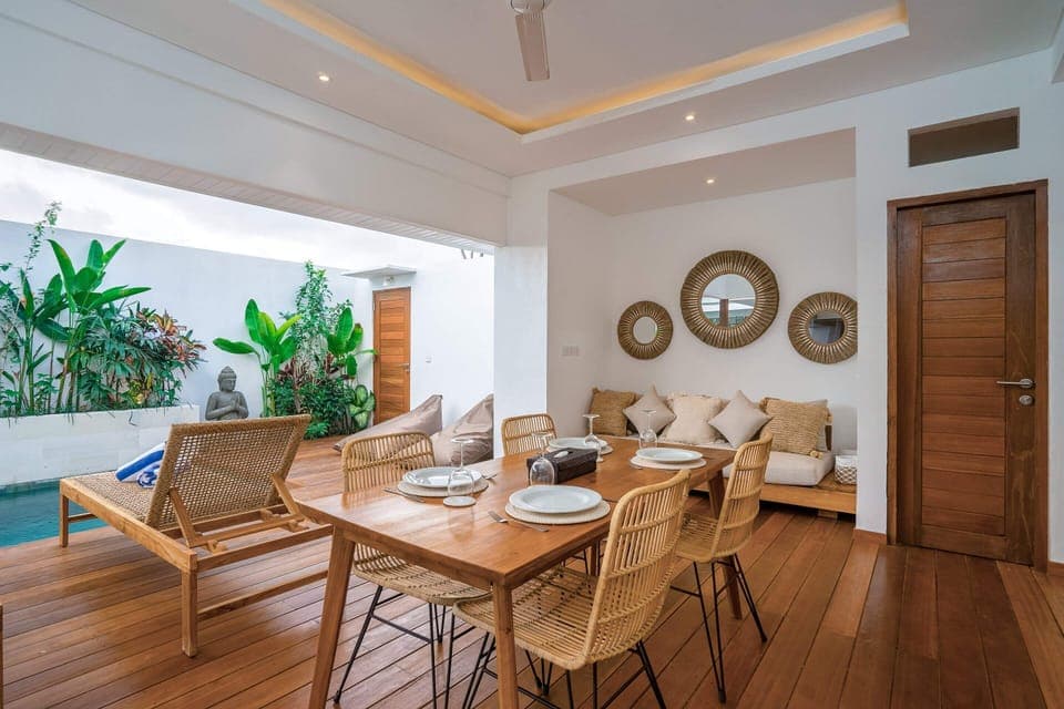 Basic Villa, Multiple Beds | Dining