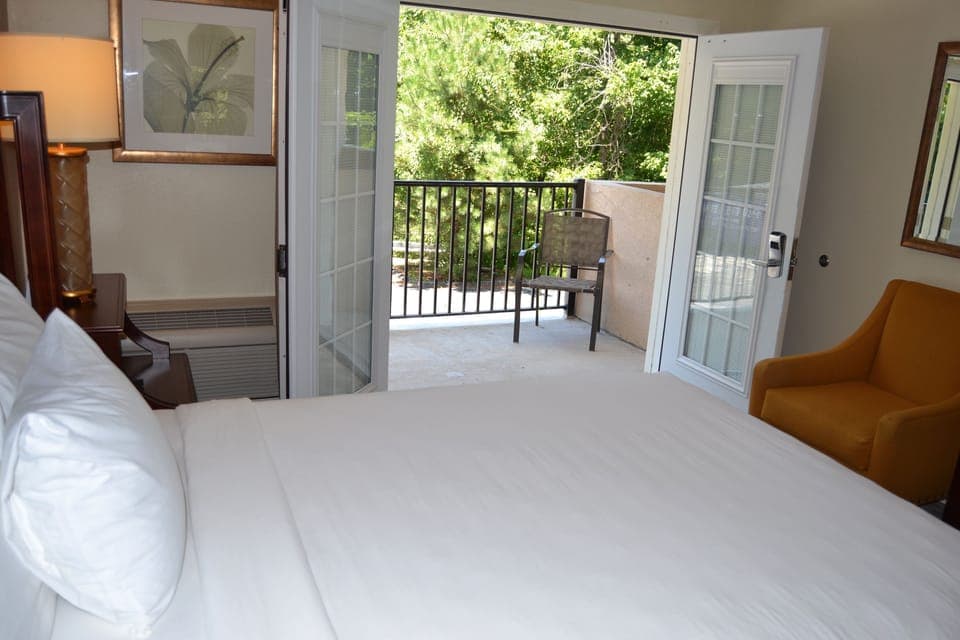 Standard Room, 1 Queen Bed, Refrigerator, Park View | Premium bedding, pillowtop beds, individually decorated