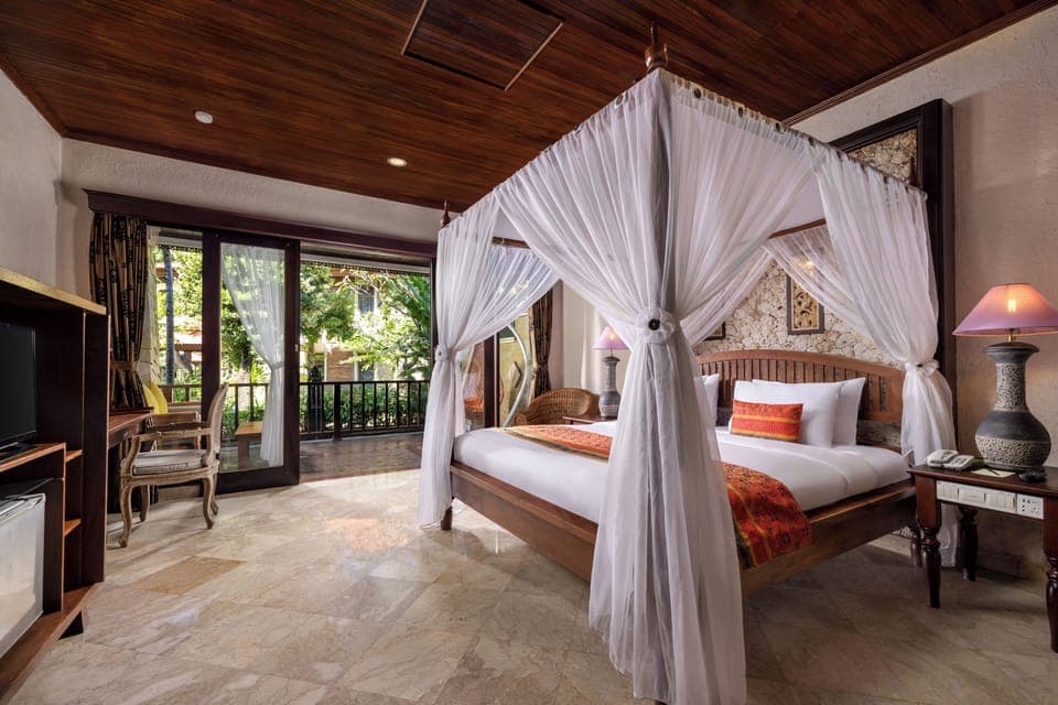 Royal Room | 1 bedroom, minibar, in-room safe, desk