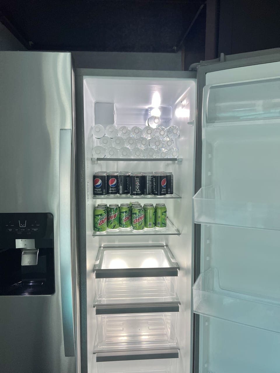 Refrigerator 