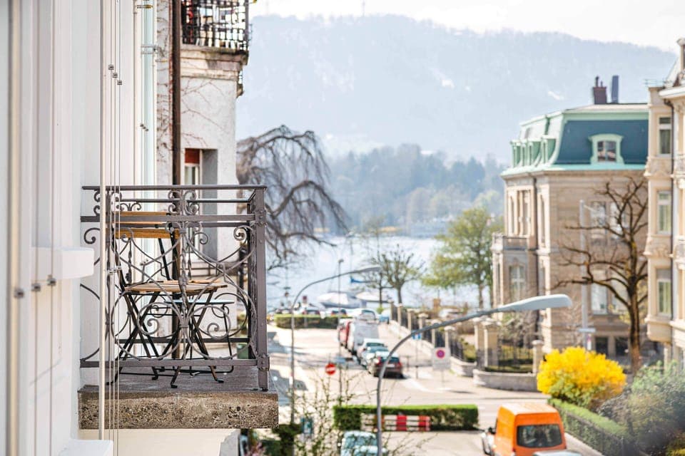 Deluxe Studio, Kitchen | Hypo-allergenic bedding, in-room safe, individually decorated