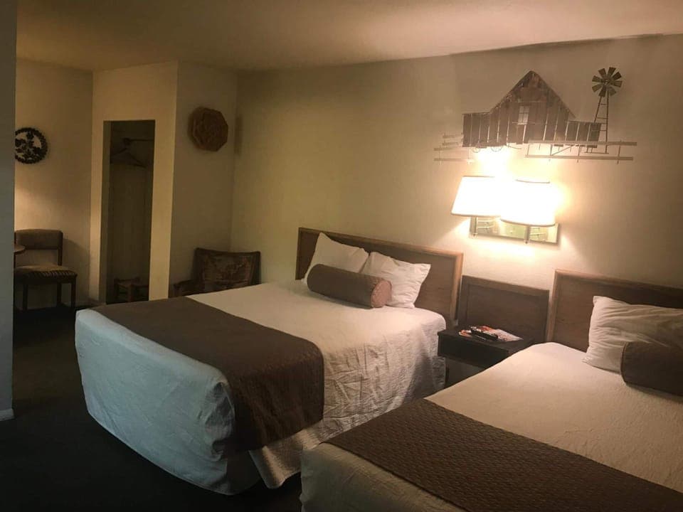 Individually decorated, iron/ironing board, free WiFi, bed sheets