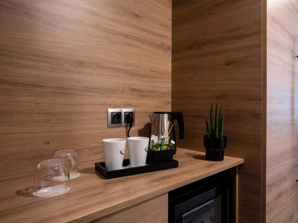 Superior Room, 1 Queen Bed | Premium bedding, minibar, in-room safe, desk