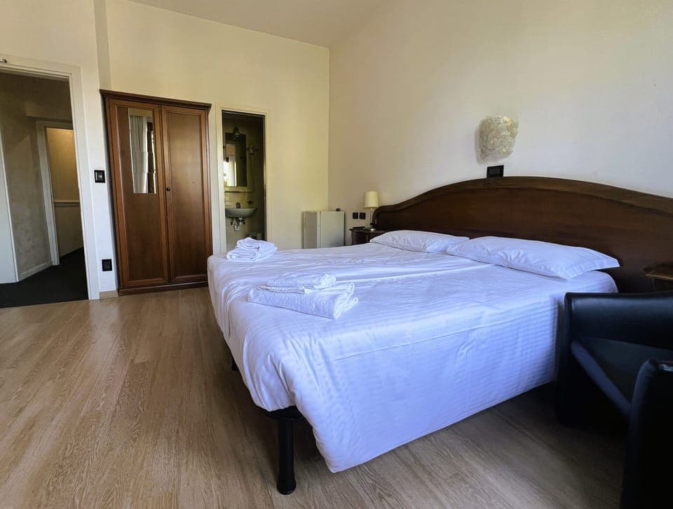 Double or Twin Room | Desk, free WiFi, bed sheets