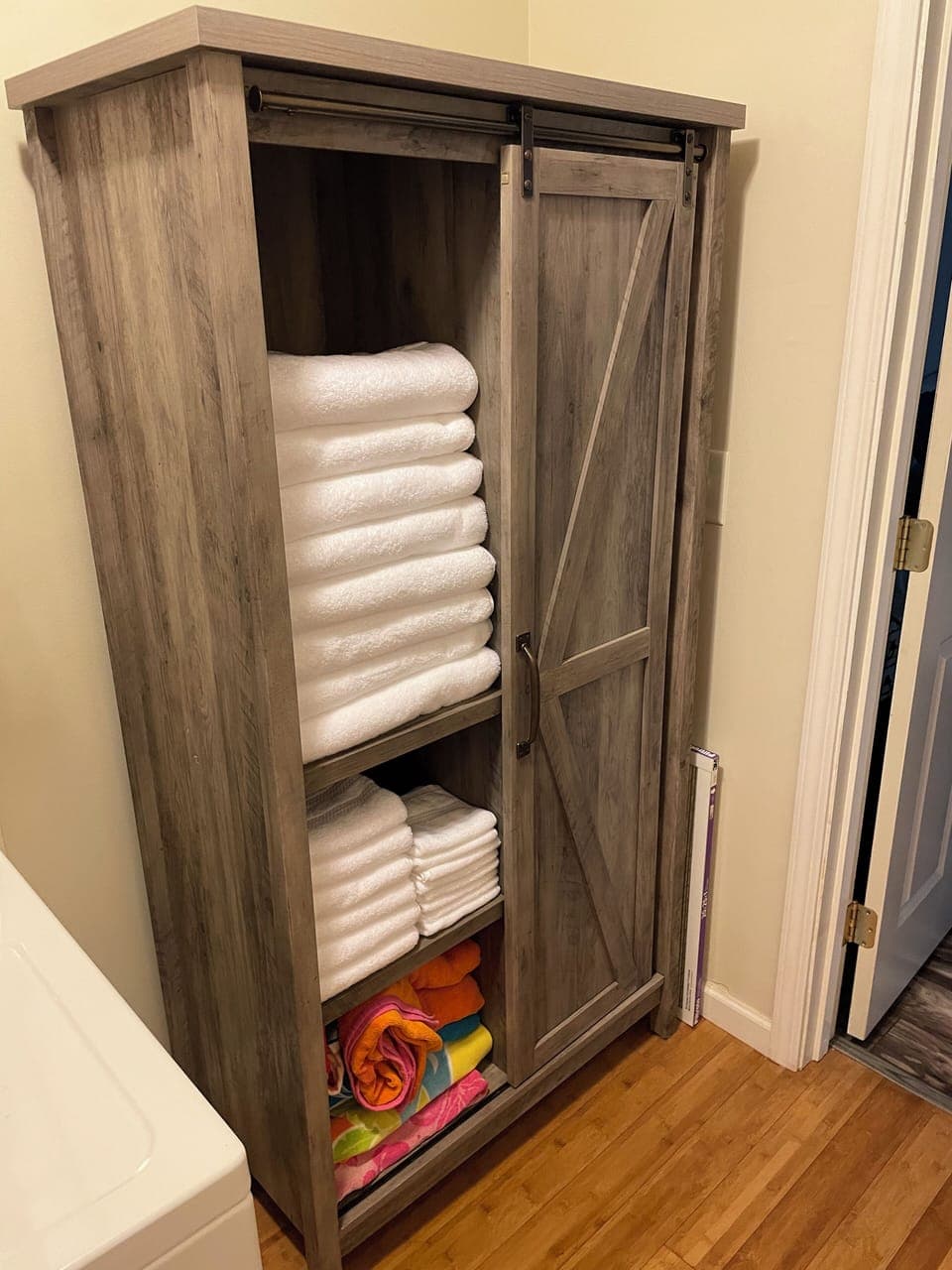 Hutch with bath, hand, face & hot tub towels. Wash cloths, cleaning cloths, etc