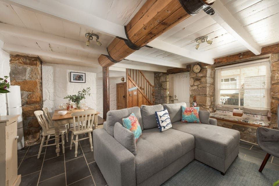 Living and dining areas - Old Arch Cottage, The Digey