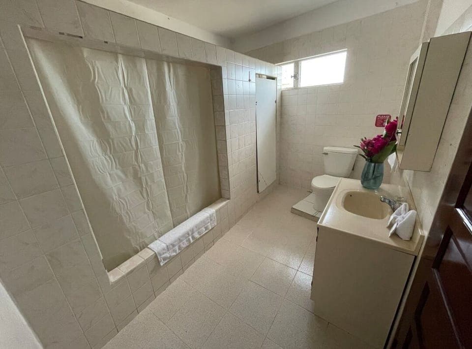 Junior Room | Bathroom | Shower, towels