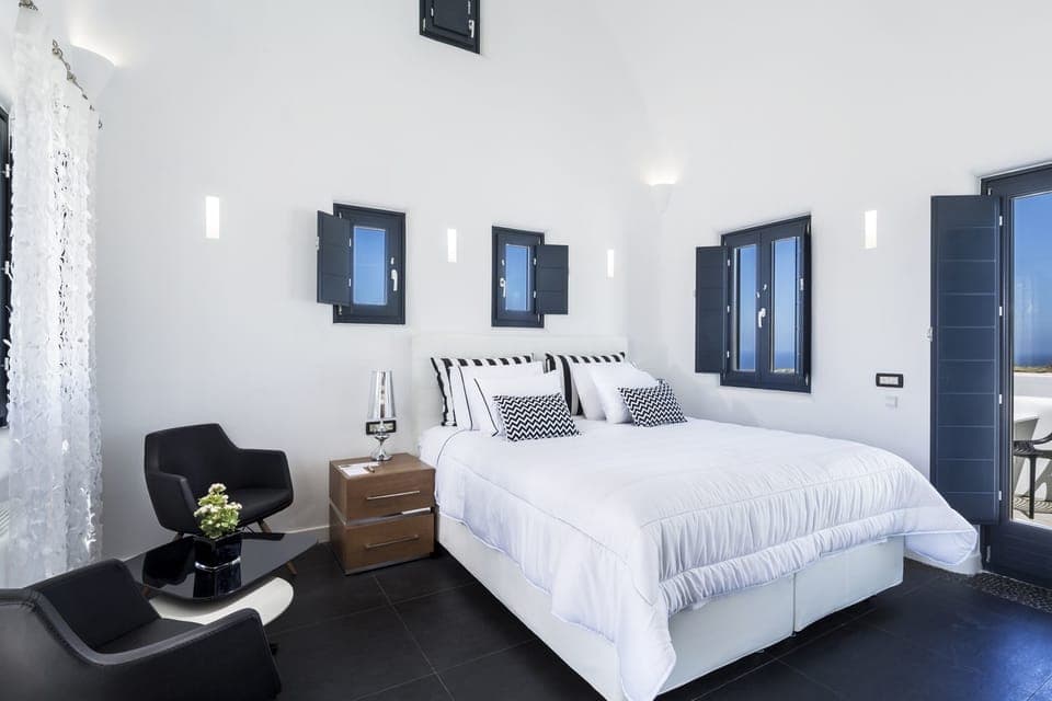 Elea Suite outdoor Plunge Pool | Premium bedding, minibar, in-room safe, desk