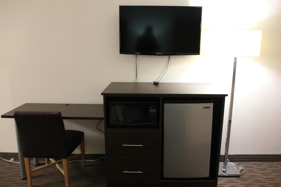 Desk, iron/ironing board, free WiFi, bed sheets