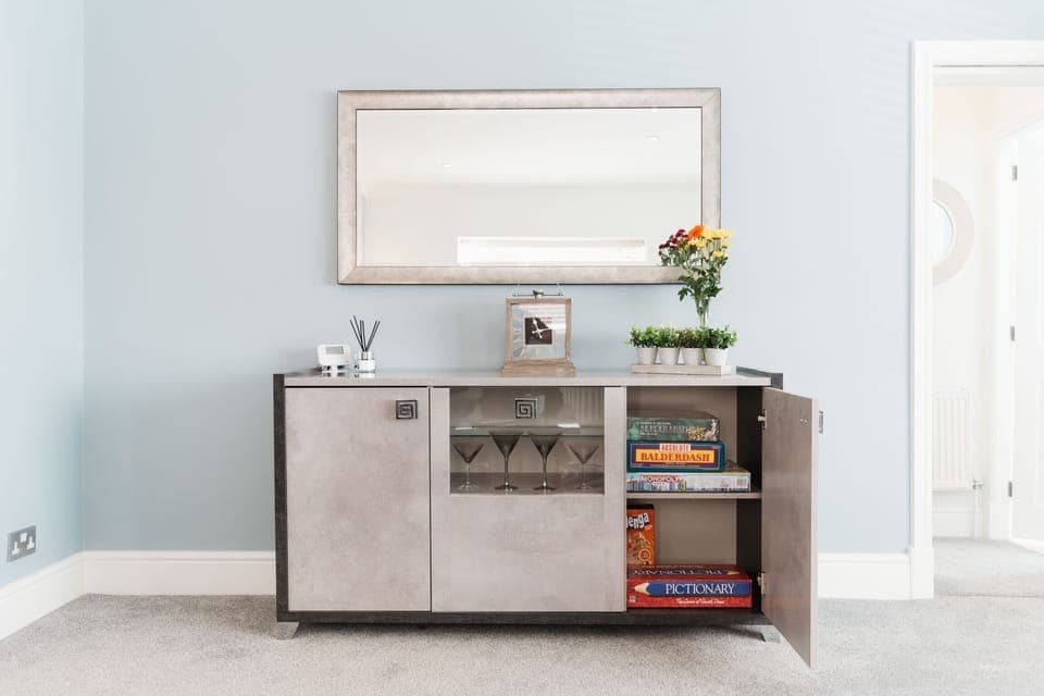 Luxury Apartment, 2 Bedrooms, Jetted Tub, Garden View | Living area | 40-inch Smart TV with digital channels