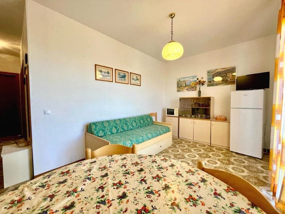 Apartment, 2 Bedrooms, Balcony, City View | Interior