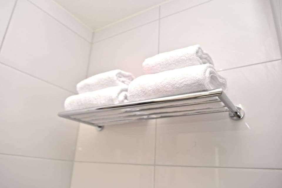 Shower, rainfall showerhead, free toiletries, hair dryer