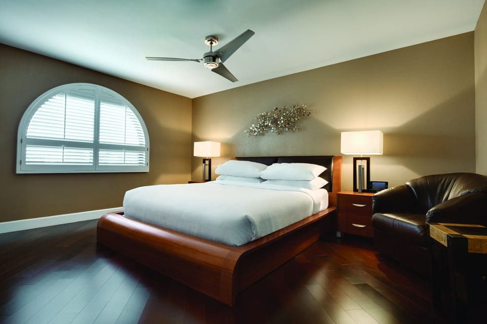 Premium bedding, in-room safe, desk, laptop workspace