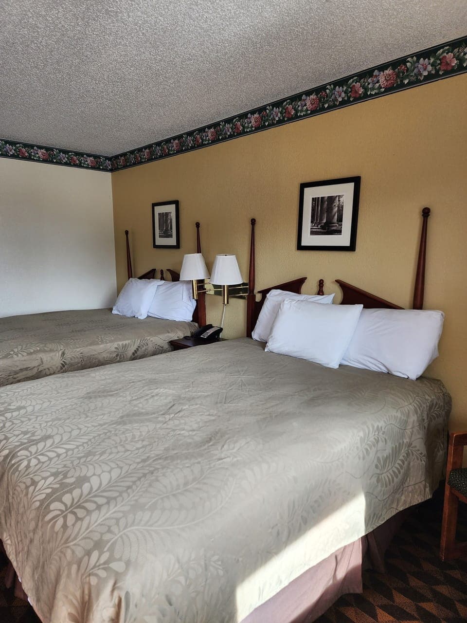 Hydromassage showerhead, eco-friendly toiletries, towels, soap