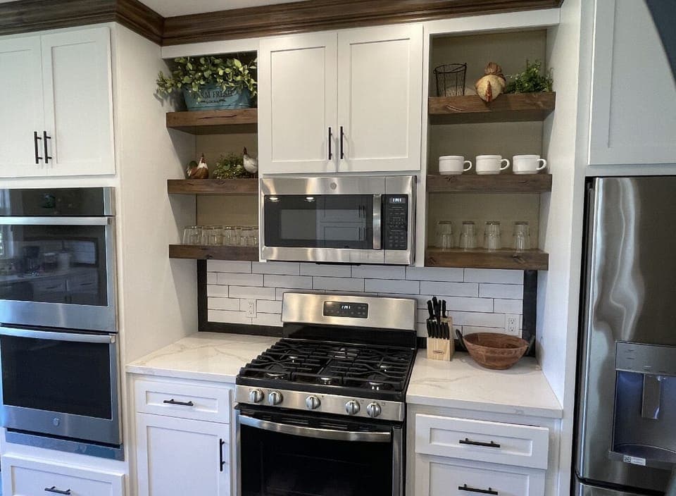 Gas stove, and microwave