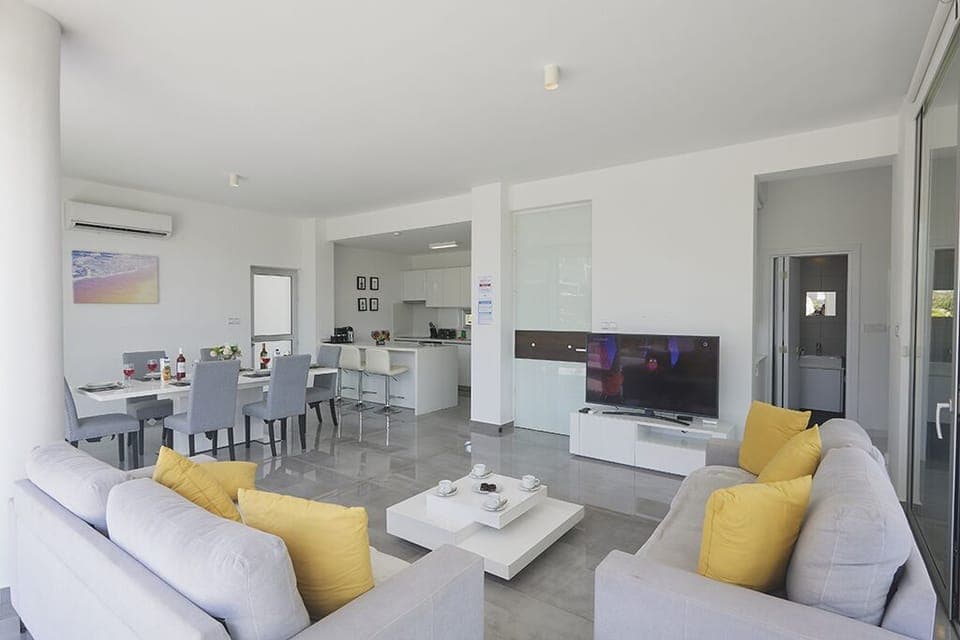 Open-Plan Living Room, Kitchen and Dining Area