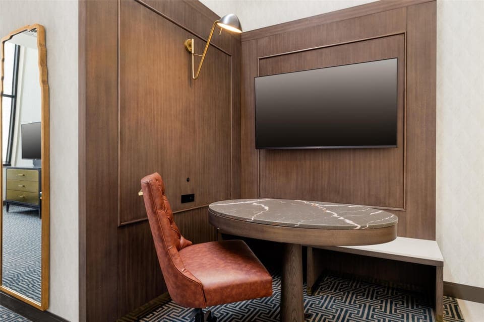 Deluxe Suite, 1 Bedroom | Hypo-allergenic bedding, desk, iron/ironing board