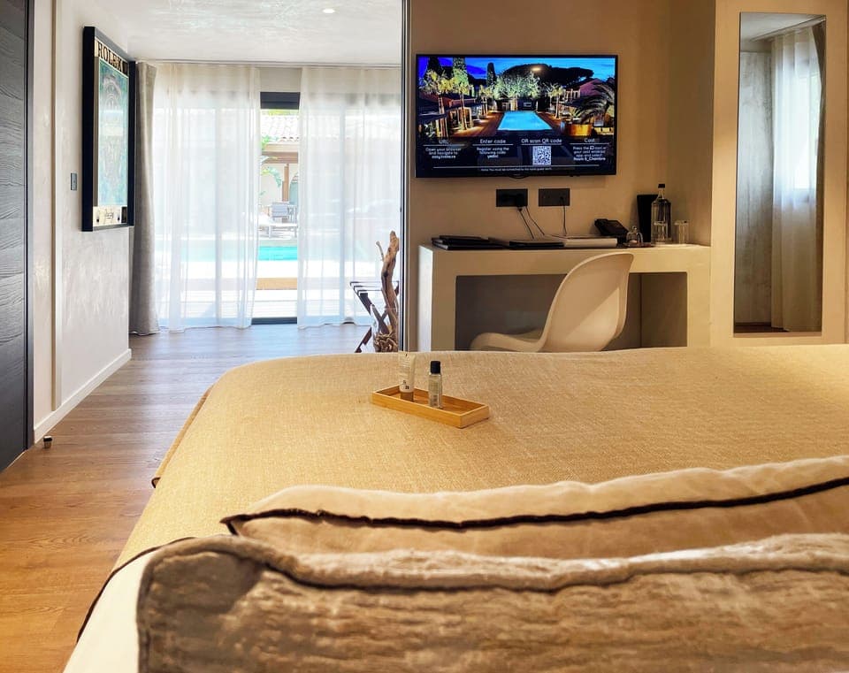 Garden Suite | Premium bedding, minibar, in-room safe, individually decorated