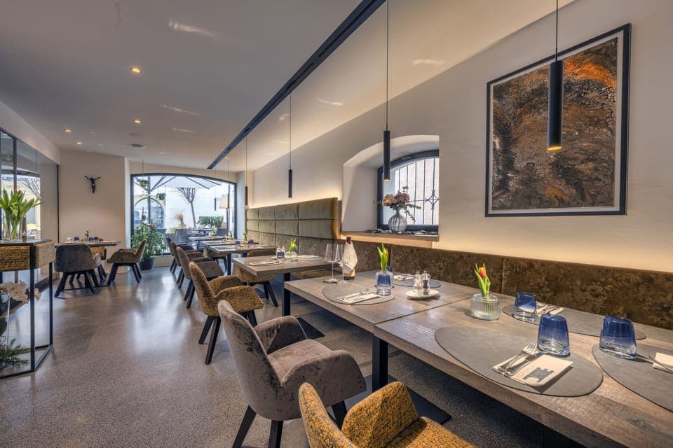 Breakfast, lunch and dinner served