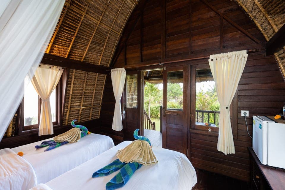 Kubu Twin Room | Premium bedding, desk, soundproofing, free WiFi