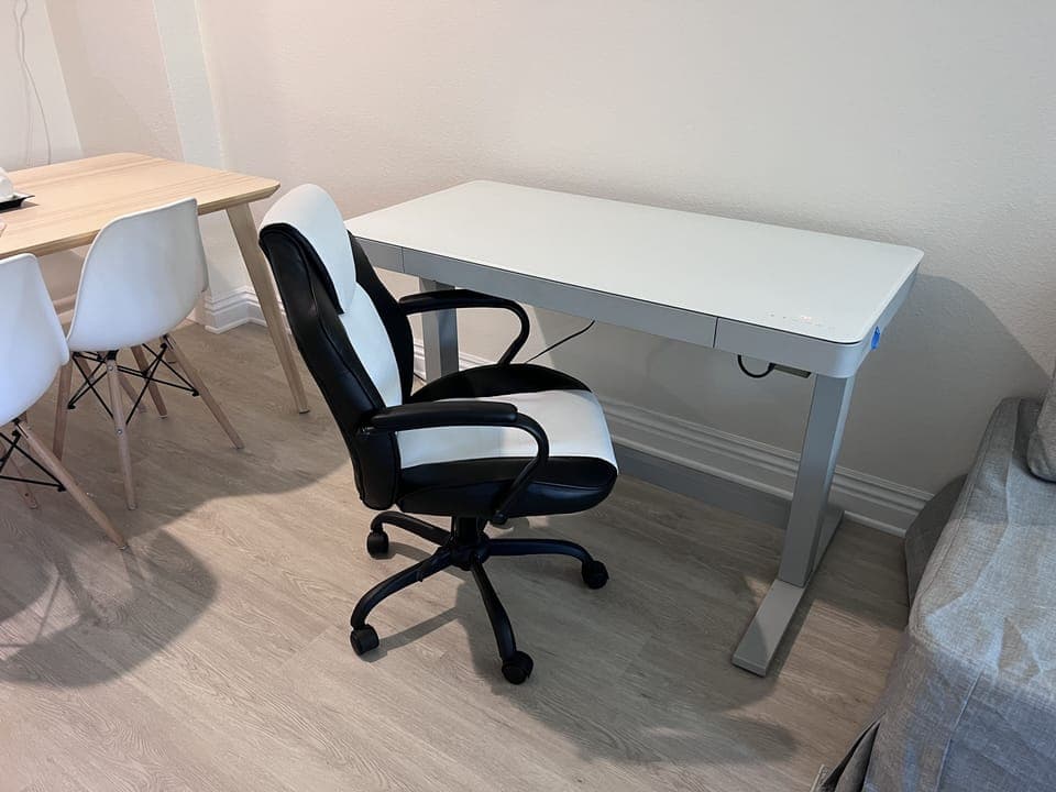 Electric power adjustable desk 