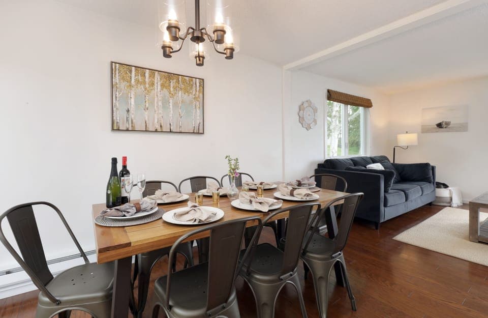 8-seater luxe dining set