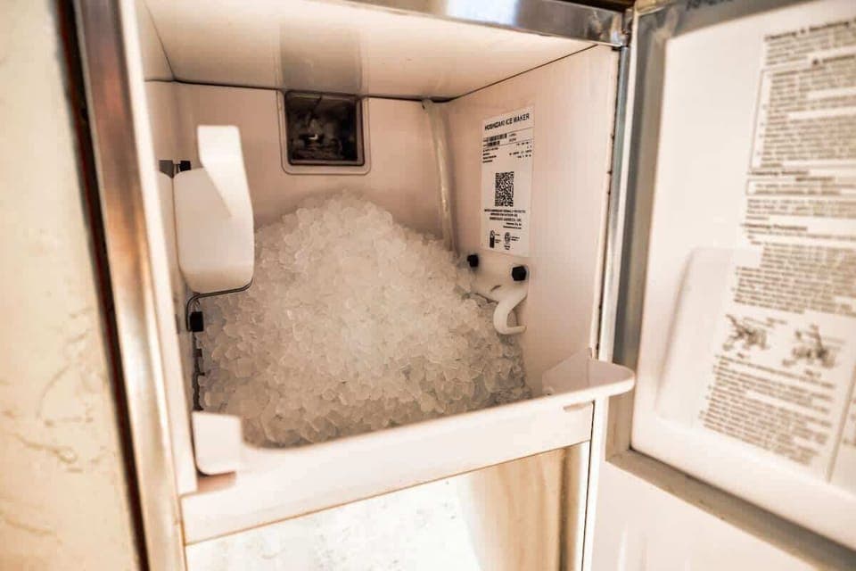 Outdoor ice maker 