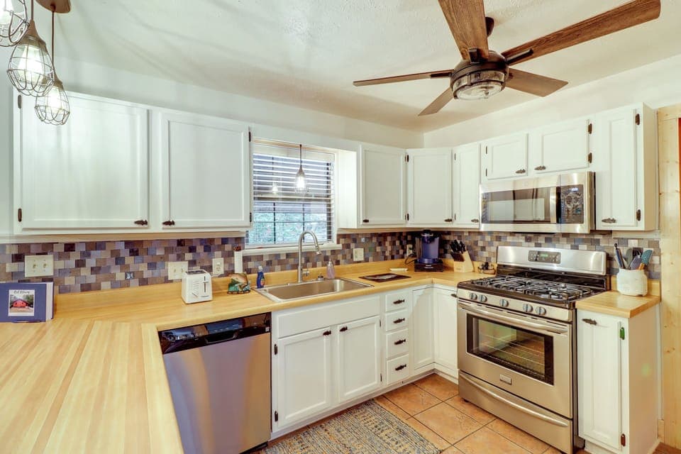 House (3 Bedrooms) | Interior