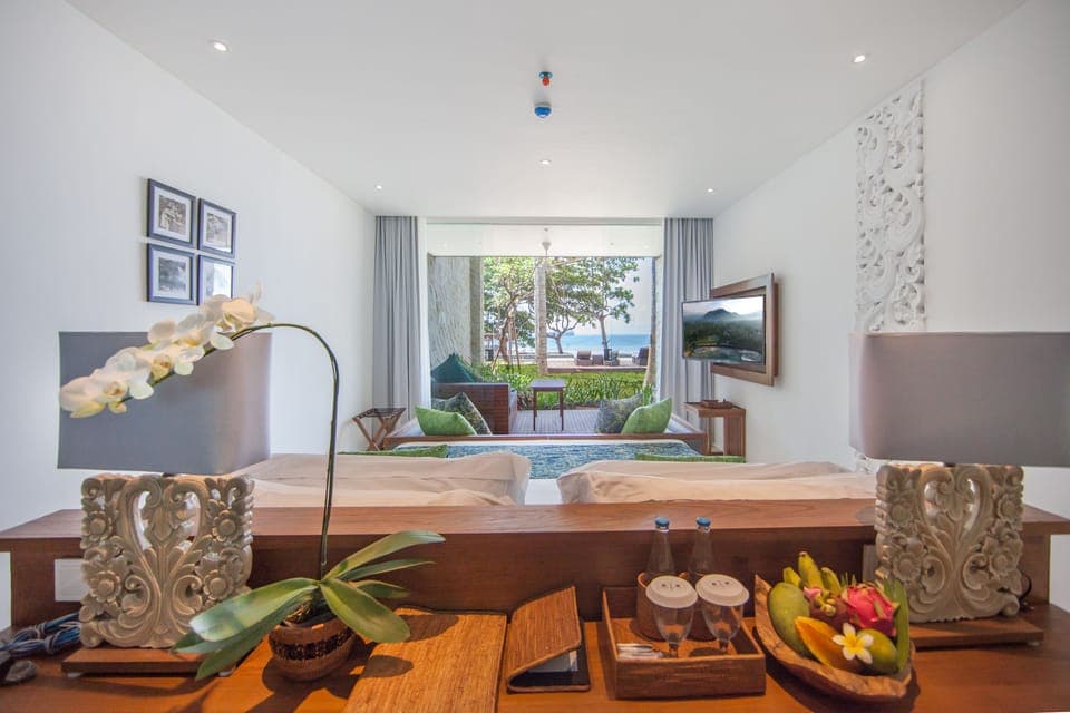 Junior Suite, Ocean View | Minibar, in-room safe, desk, laptop workspace