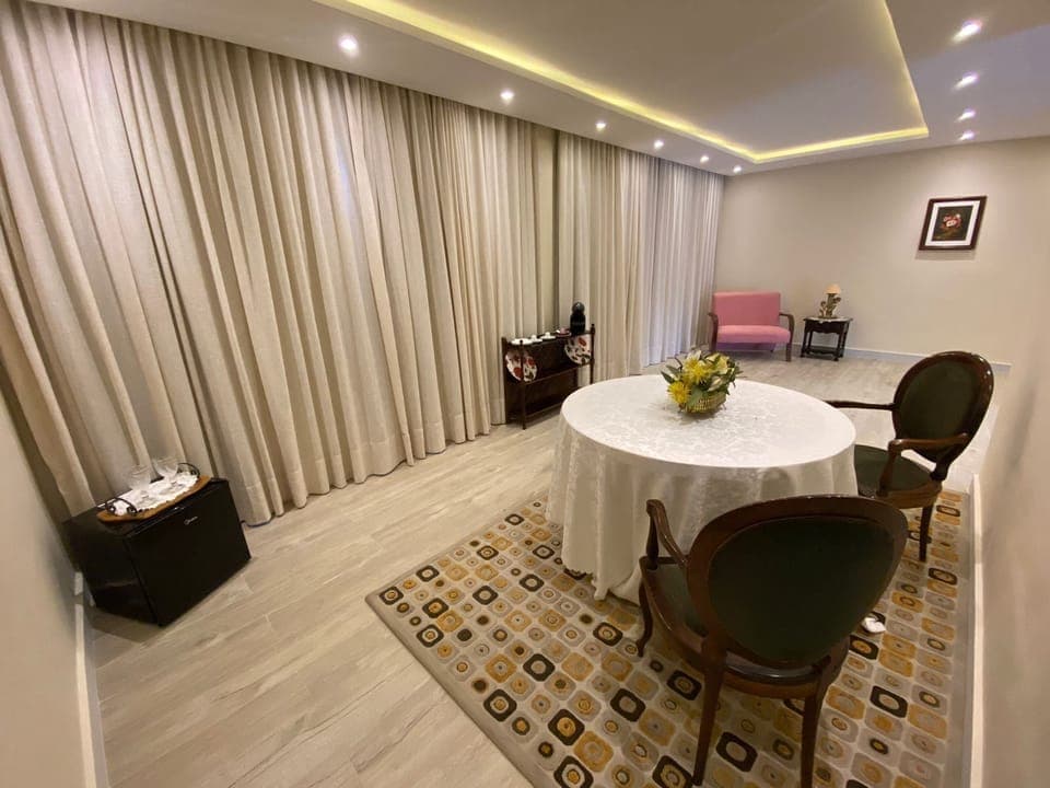 Luxury Suite | Minibar, in-room safe, blackout drapes, free WiFi