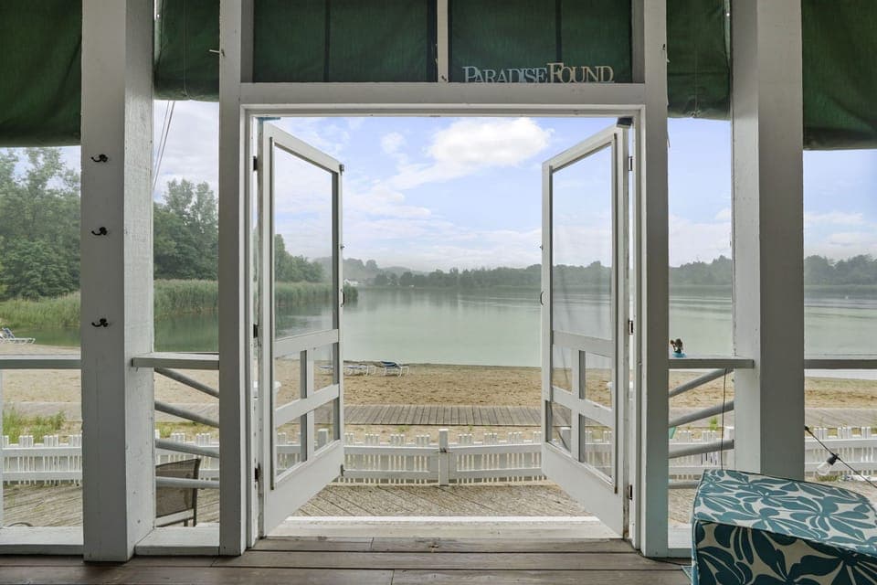 Main Level | Screened in Deck