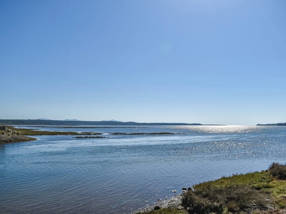 Surrounding area | Seren Cottage By The Sea, Malltraeth, near Bodorgan