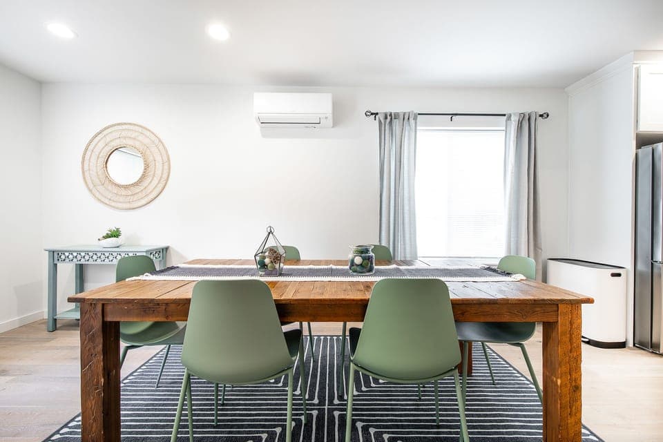 Main level dining area with seating for 6