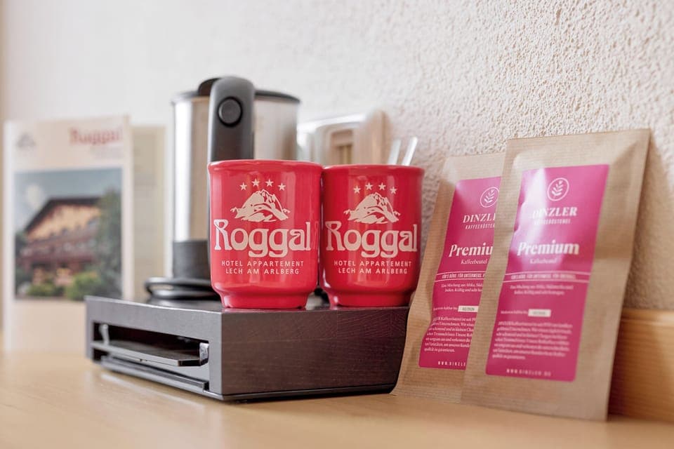 Hypo-allergenic bedding, in-room safe, desk, blackout drapes