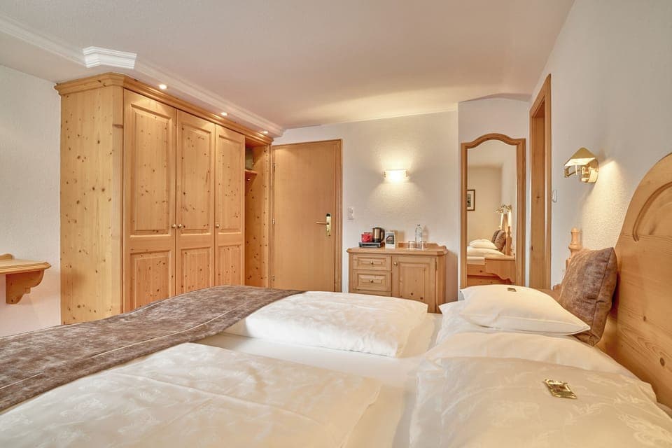 Standard Double Room | Hypo-allergenic bedding, in-room safe, desk, blackout drapes