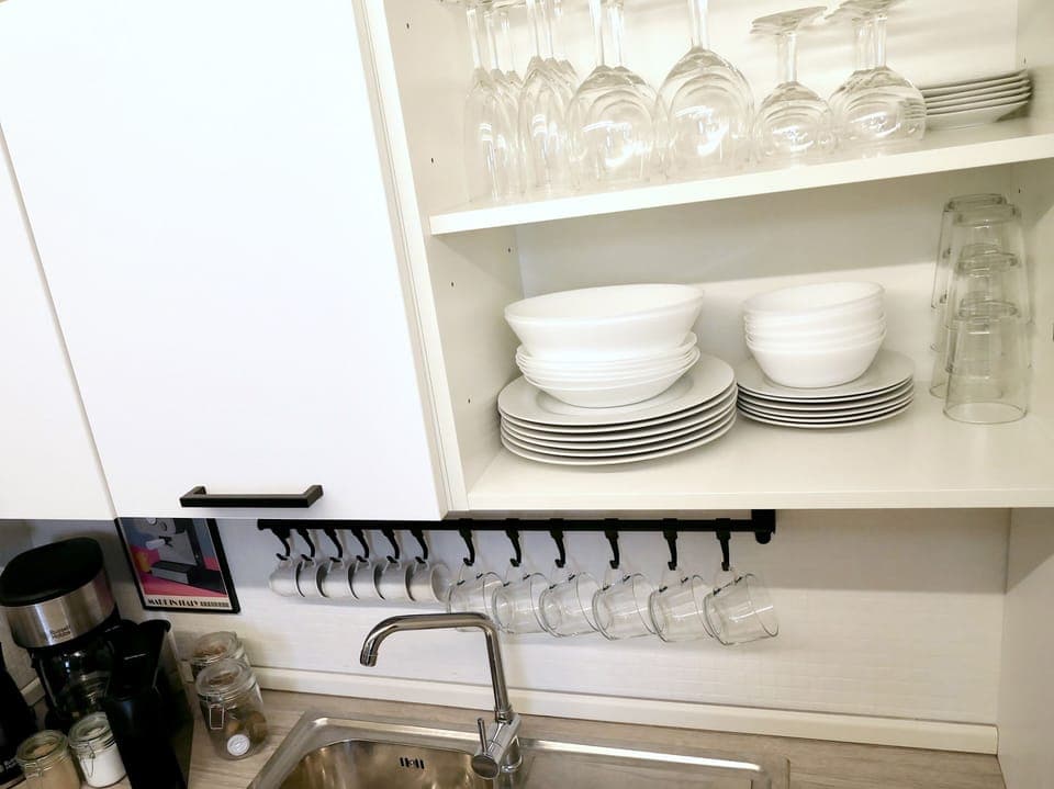 Full sets of crockery (and pots of course) for your coziest stay