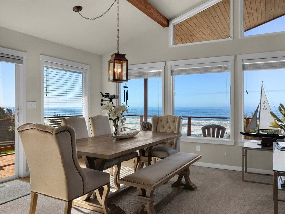 dining area at Sunset Cove