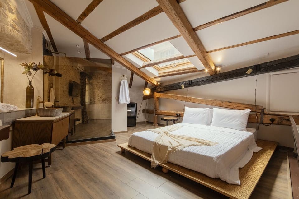 Pillowtop beds, desk, laptop workspace, blackout drapes