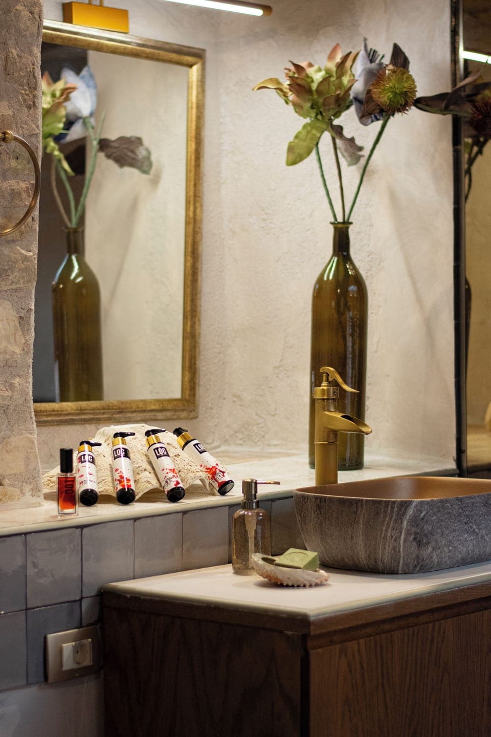 Family Duplex, City View | Bathroom | Shower, rainfall showerhead, free toiletries, towels