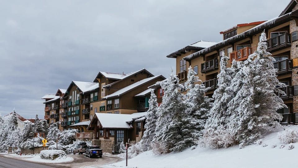 Rimfire Lodge Main Entrance- Snowshoe Dr
