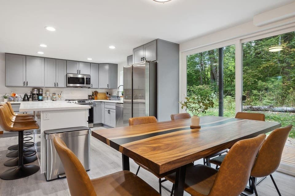 Come together with friends and family around our stunning resin river dining table. This spacious table can comfortably seat the whole group, making it the perfect spot for memorable dinners and gatherings.