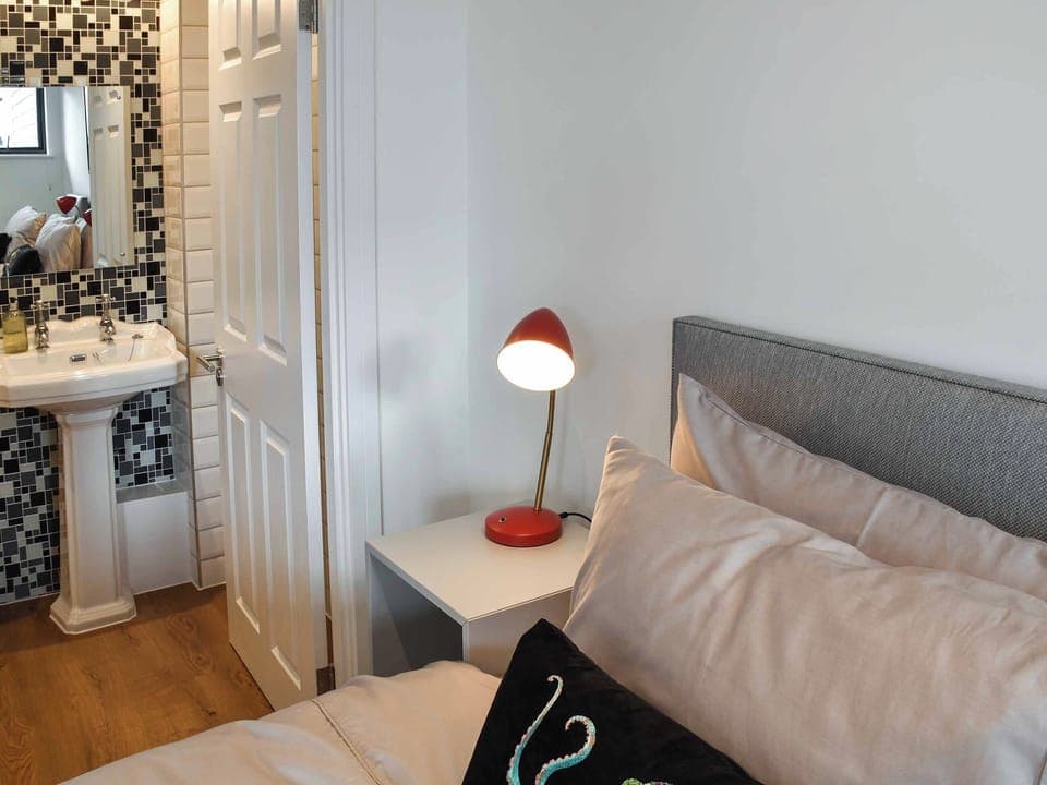 Twin bedroom | South Terrace, Sheringham